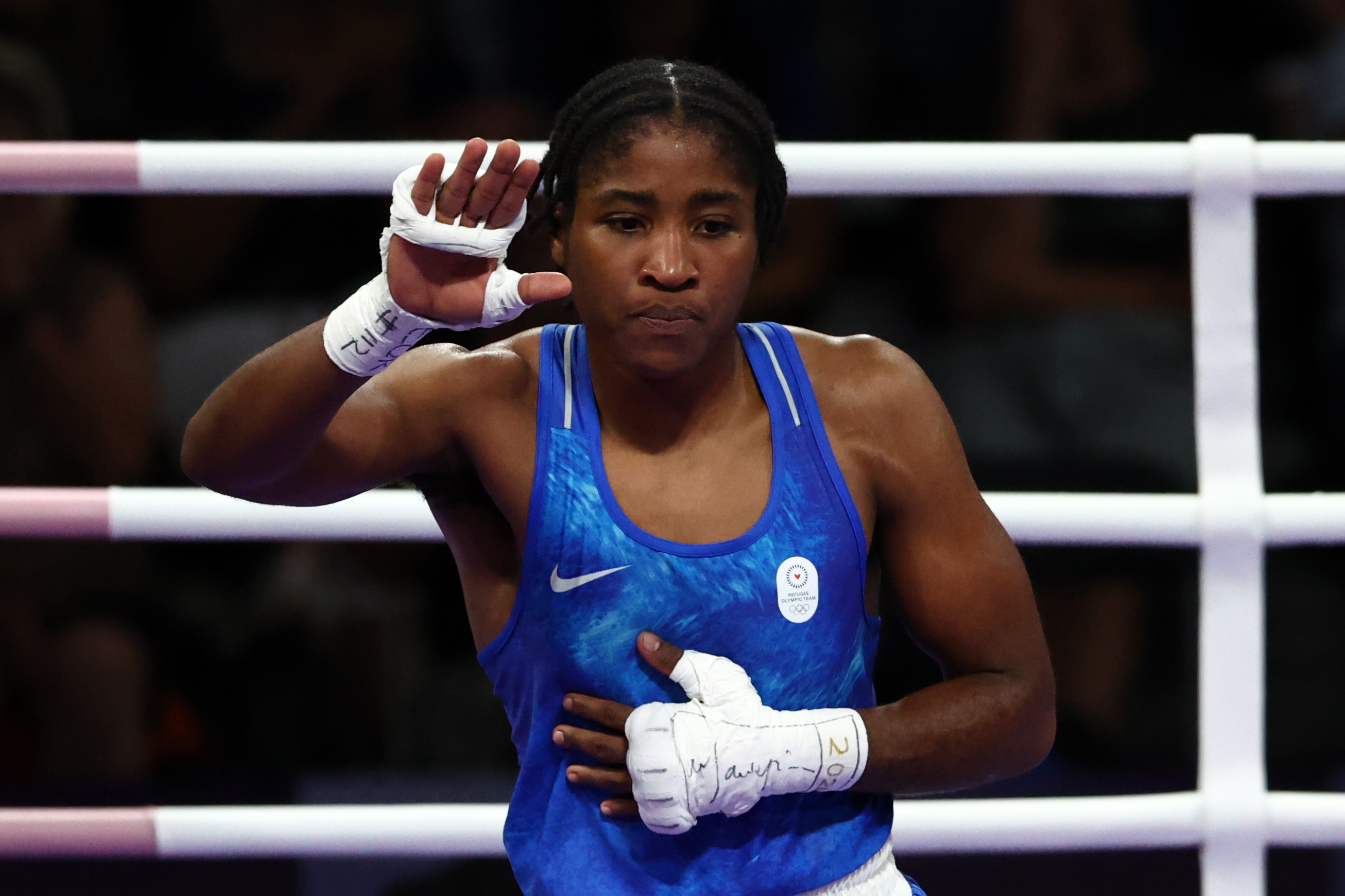 Villepinte (France), 31/07/2024.- Cindy Winner Djankeu Ngamba of the Olympic Refugee Team celebrates winning her women's 75kg round of 16 bout of the Boxing competitions in the Paris 2024 Olympic Games, at the North Paris Arena in Villepinte, France, 31 July 2024. (Francia) EFE/EPA/DIVYAKANT SOLANKI