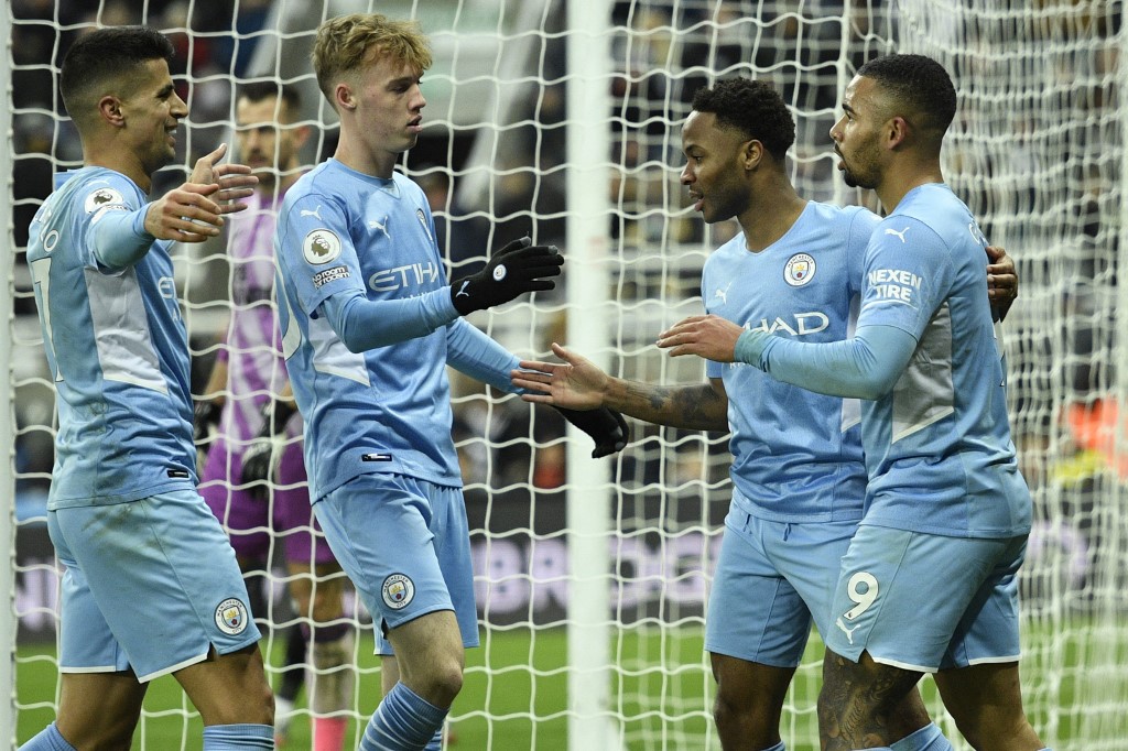Manchester City consolida su liderato y Chelsea vuelve a tropezar