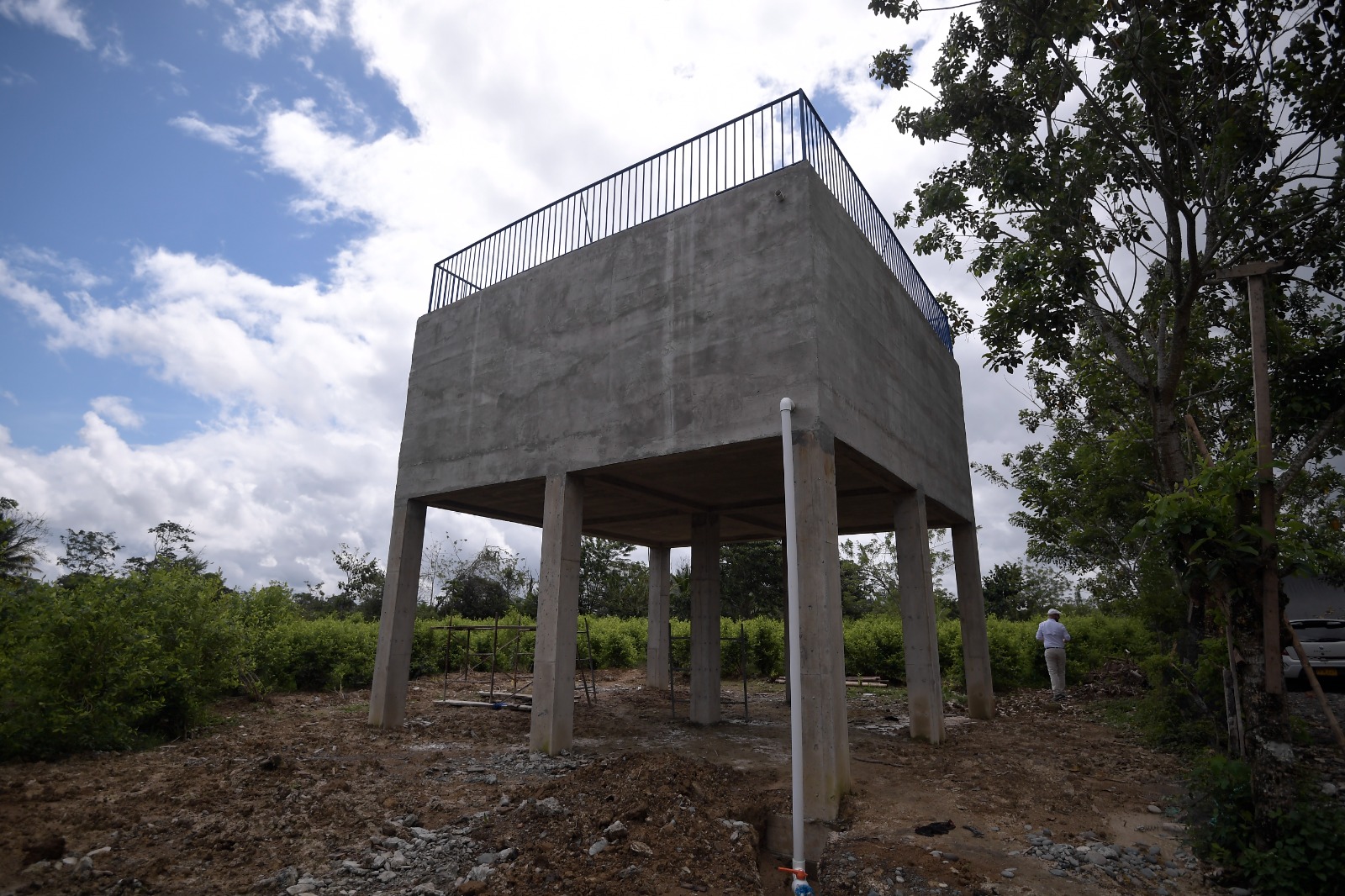 El acceso a servicios como el agua y el saneamiento también hace parte de la apuesta de desarrollo. En el resguardo indígena Inda Guacaray, de Tumaco, las comunidades participaron de la construcción de un acueducto del que se beneficiarán 140 familias que tenían que caminar hasta media hora para conseguir agua en época de sequías.