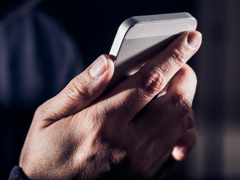 El uso frecuente del celular podría afectar la calidad del semen