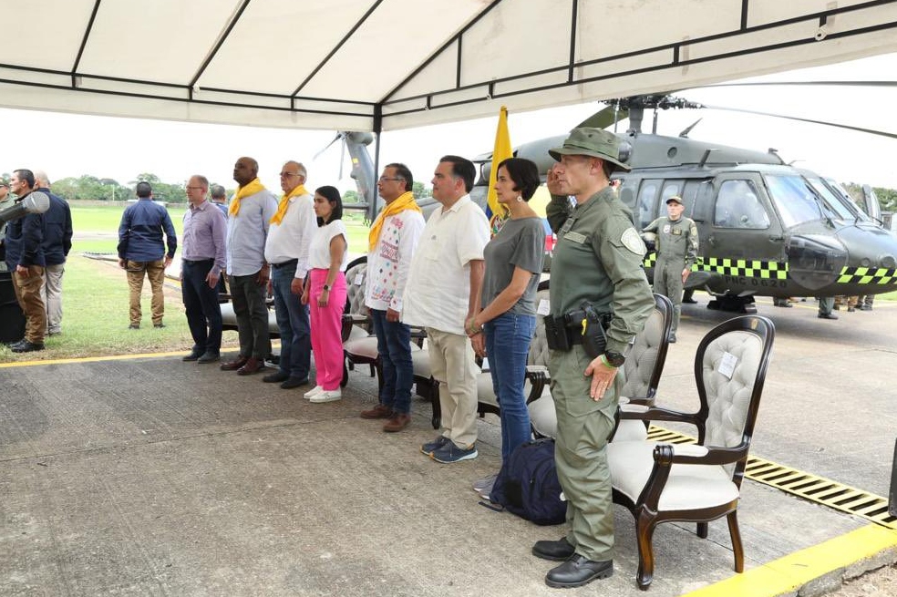 EE.UU. entregó otros siete helicópteros a Colombia para frenar la deforestación