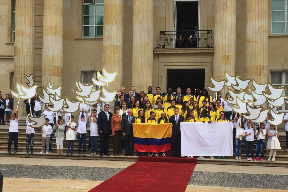 Las mejores imágenes de la entrega de la bandera a los deportistas olímpicos
