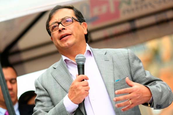 Petro dice que contratistas de la Alcaldía sí pueden participar en política