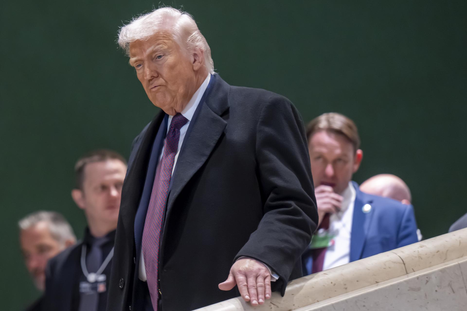Trump amenaza a Canadá con “aranceles del 100 %” en caso de un acuerdo comercial con China
