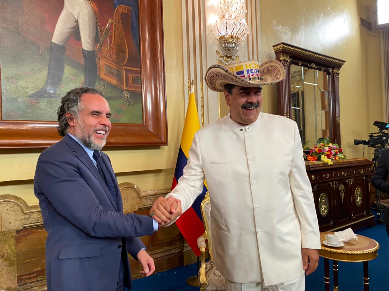 Se restablecen las relaciones con Venezuela: Benedetti se reunió con Maduro