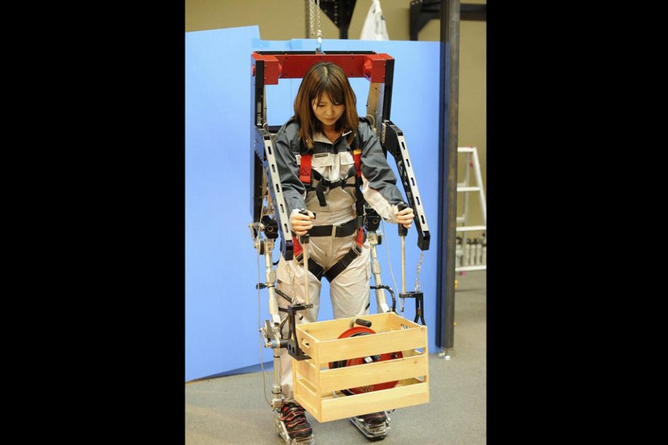 Fotografía facilitada por el fabricante de electrónica nipón Panasonic que comenzará a fabricar este año una armadura robótica llamada PowerLoader Light