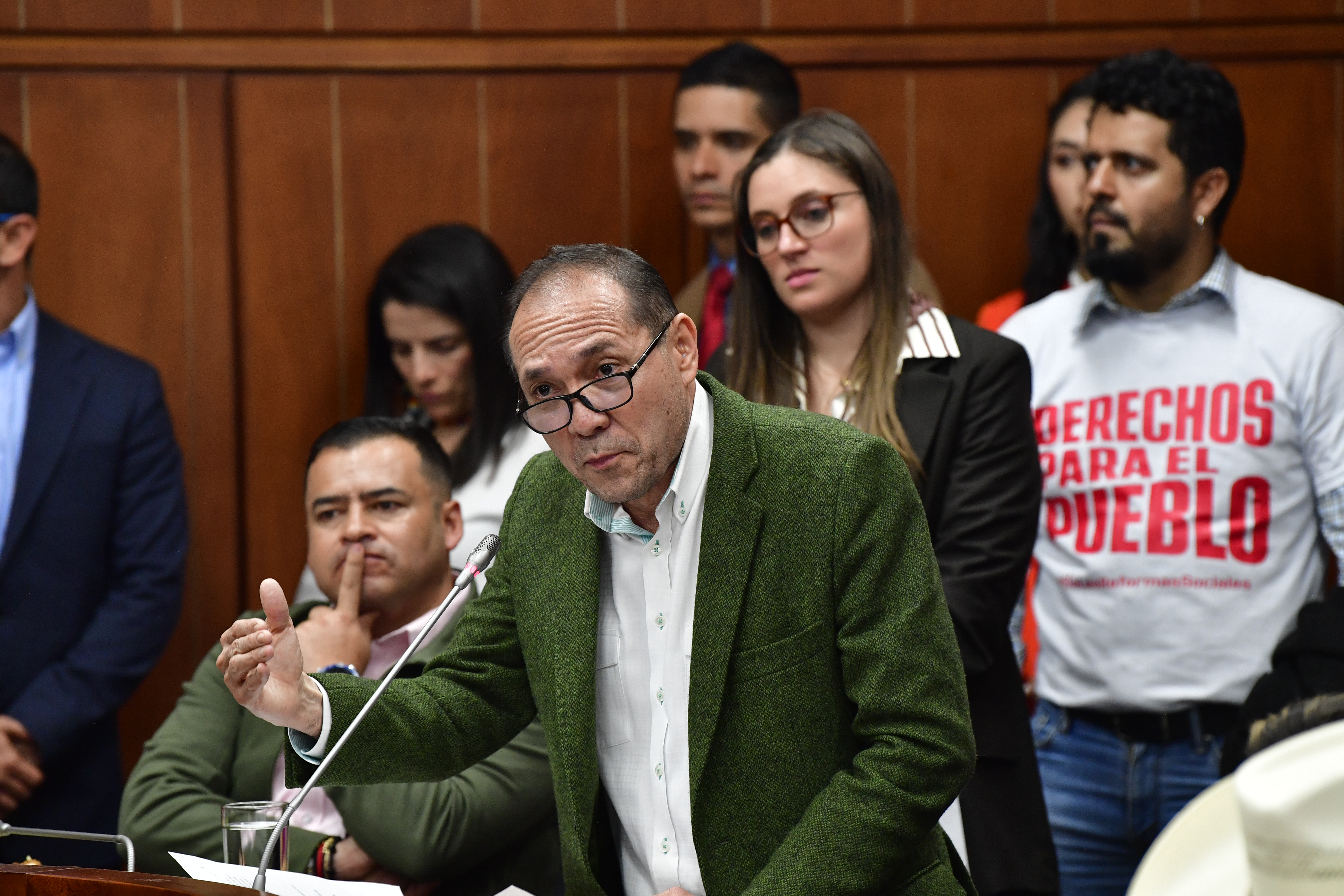 Ministro de Trabajo durante el debate de la reforma laboral del gobierno de Gustavo Petro la cual se hundió en la Comisión Séptima del Senado
