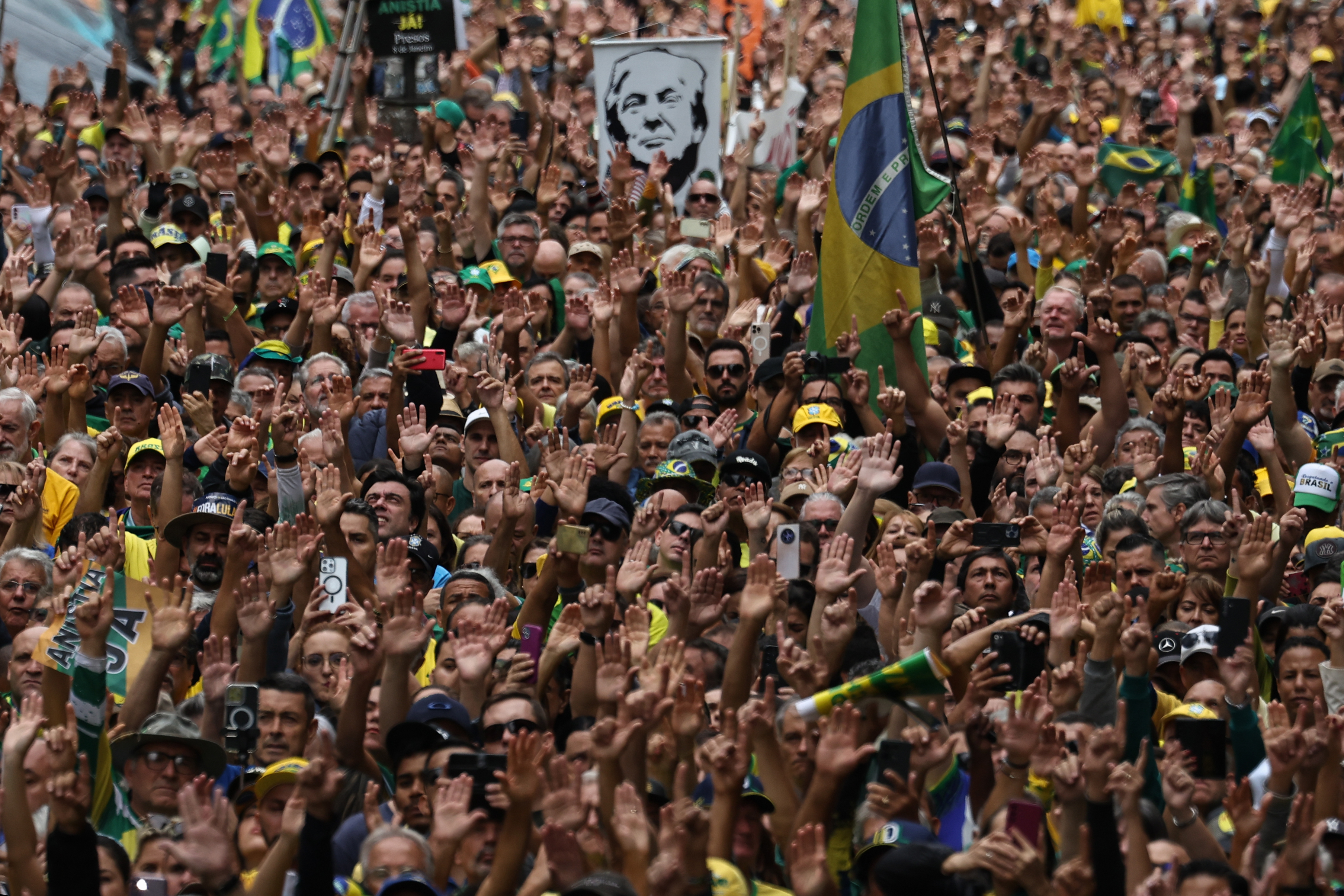 De París a São Paulo: la extrema derecha se blinda con discursos de persecución