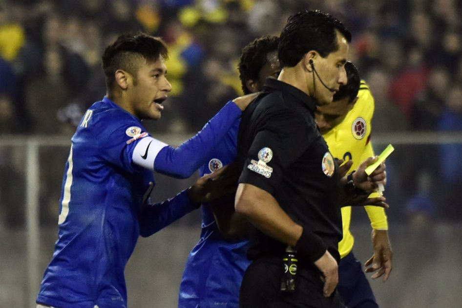 Neymar niega haber insultado al árbitro que lo expulsó del partido ante Colombia