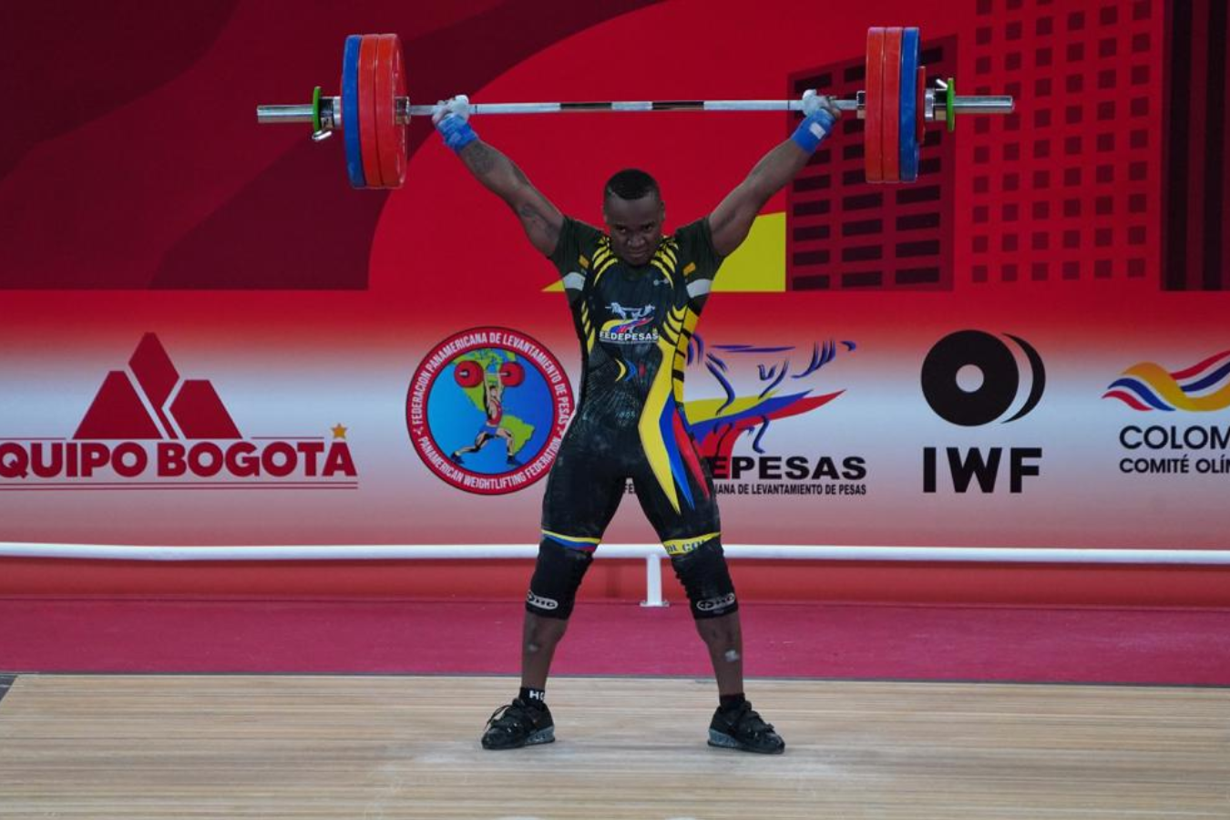 El bogotano ganó la medalla de oro en la categoría 89 kgs levantando 172 kgs en arranque.