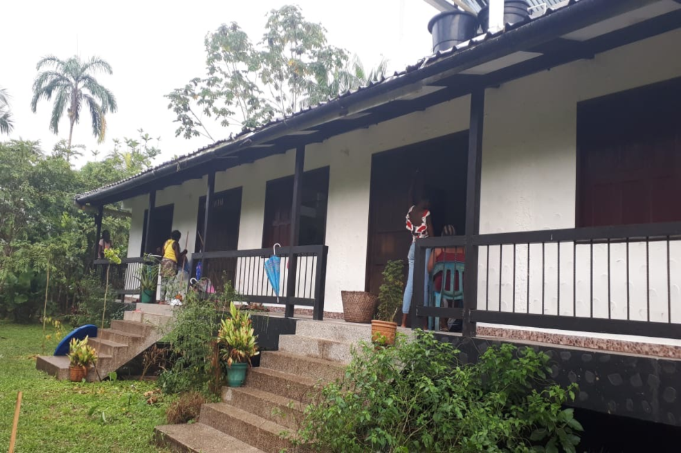 En esta casa se reúnen, actualizan sus proyectos y celebran junto con sus familias.