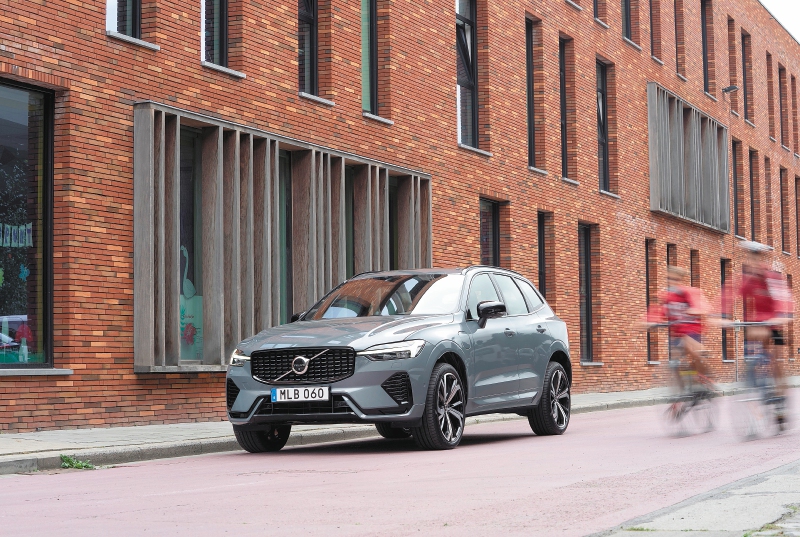 Volvo actualizó XC60 en Colombia, la camioneta híbrida con más de 400 hp (Reseña)