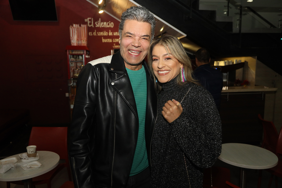 Luis Eduardo Arango y Ana Bolena Obra Juntas Otra Vez