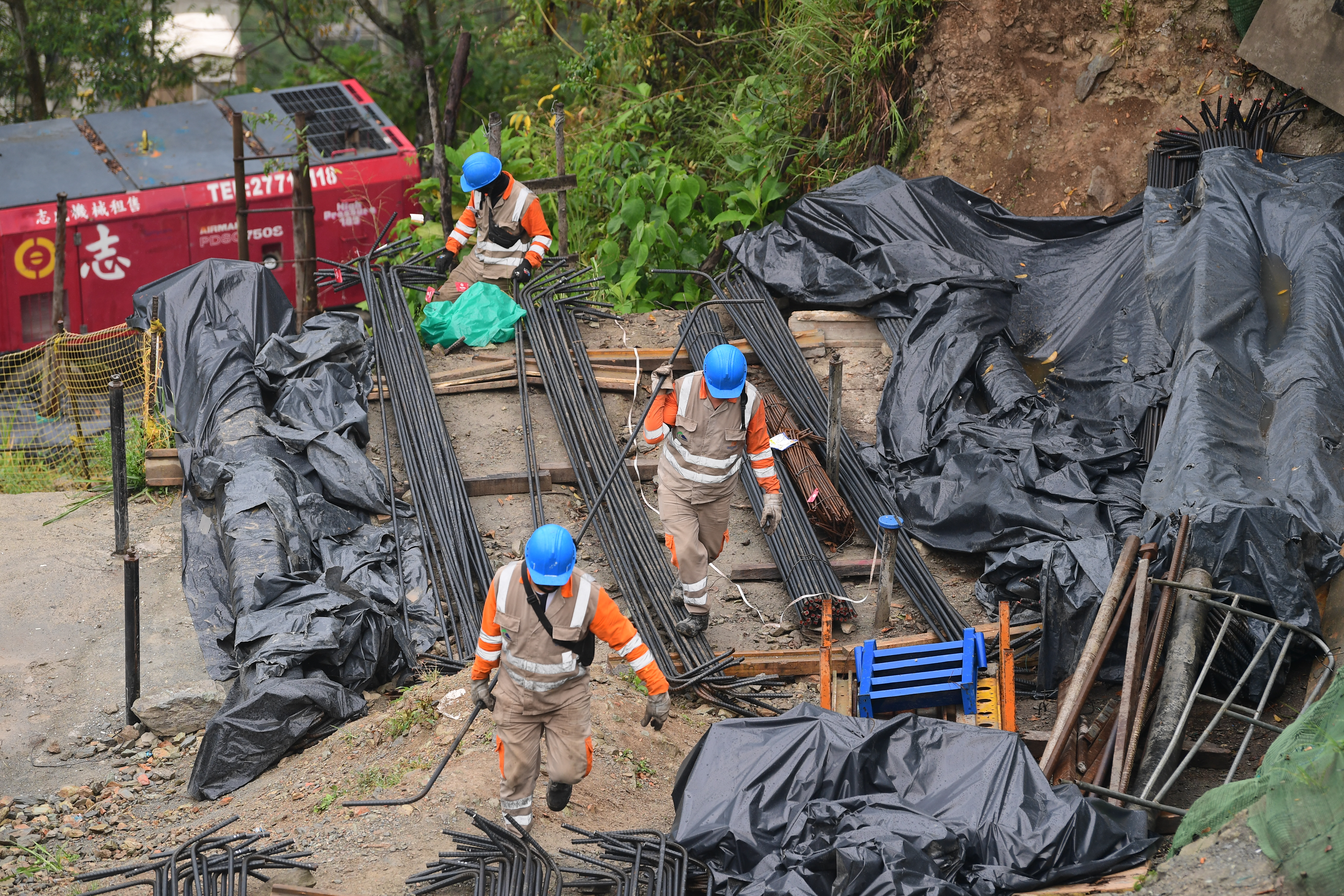 Obras del Puente Chirajara,  vía Bogotá - Villavicendio.