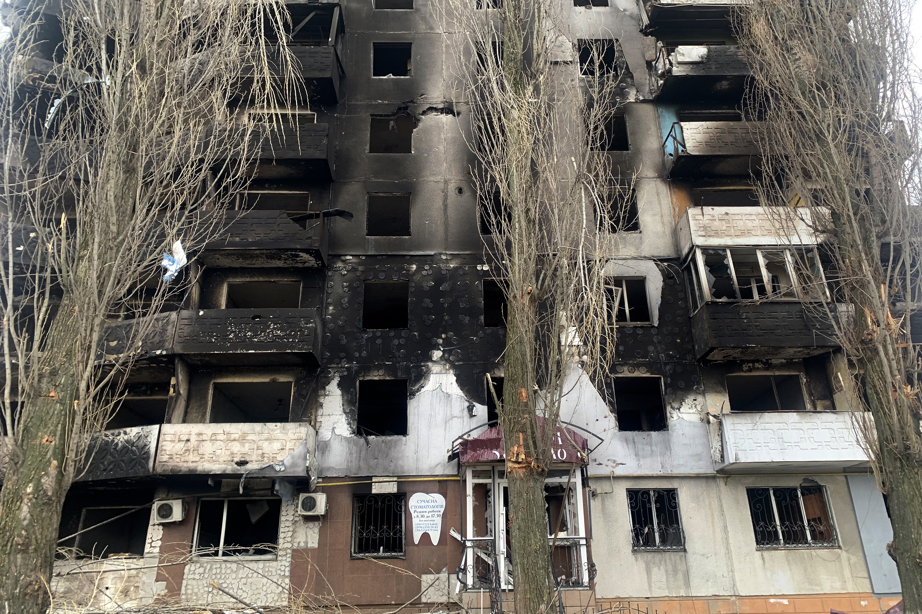 BORODIANKA (UCRANIA), 06/04/2022.- Borodianka, una pequeña localidad al noroeste de Kiev, ha quedado devastada tras el paso de las tropas rusas, que bombardearon y dispararon sin piedad, cuentan los vecinos, arrasando con todo y matando indiscriminadamente. Aunque nadie sabe dónde están los cuerpos. EFE/ Sara Gómez Armas