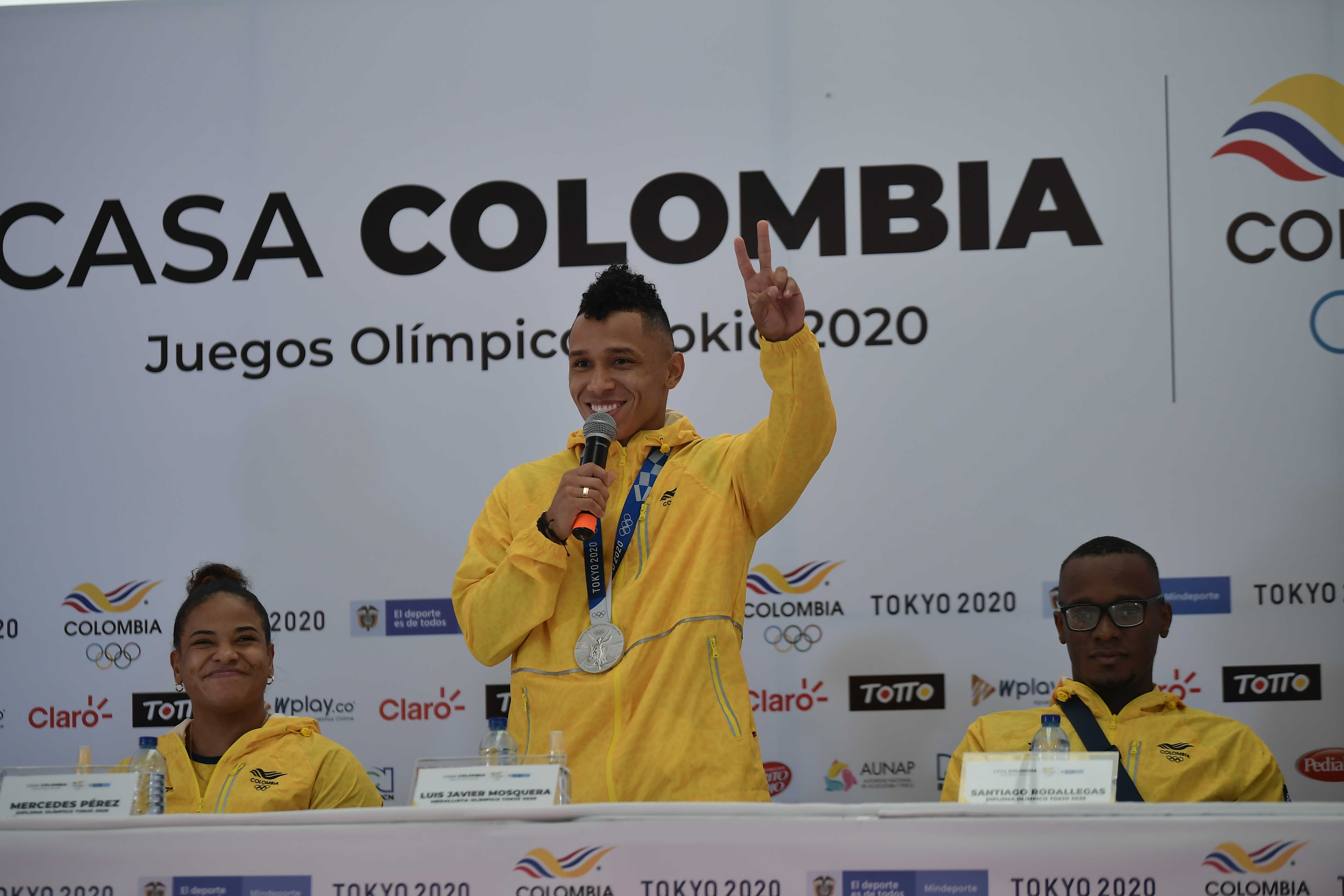 Pesista y Medallista Olímpico Tokio 2020