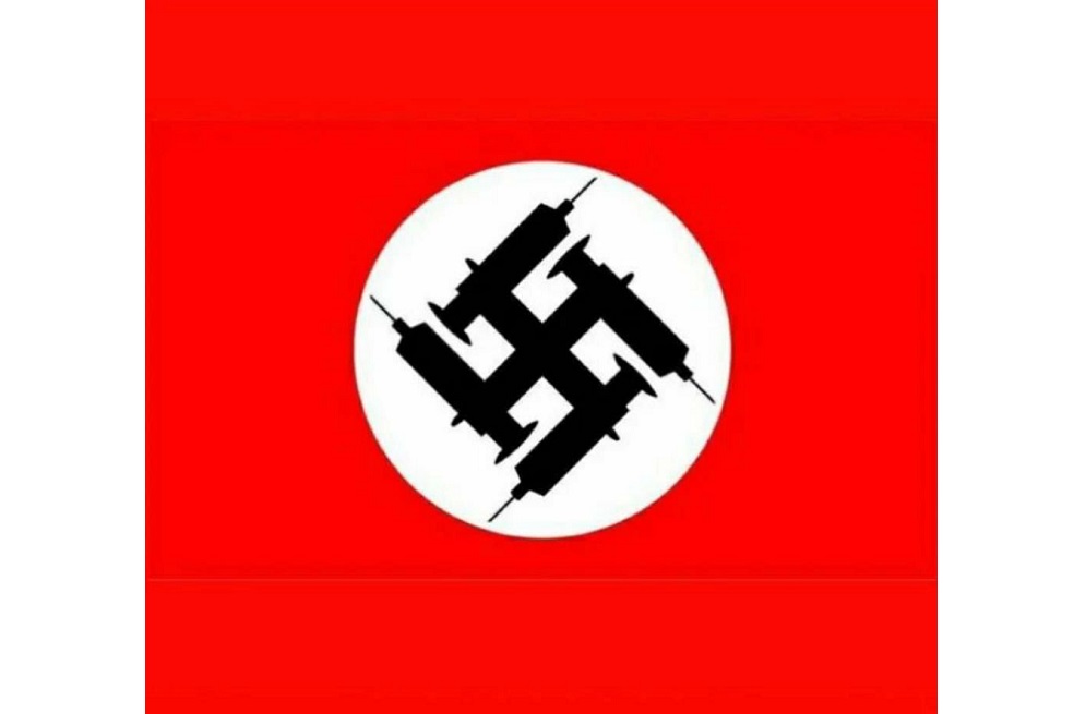 Imagen difundida por el candidato al Senado del Partido Conservador, Esteban Ramírez, utilizando la bandera nazi para equipararla con el Plan Nacional de Vacunación.