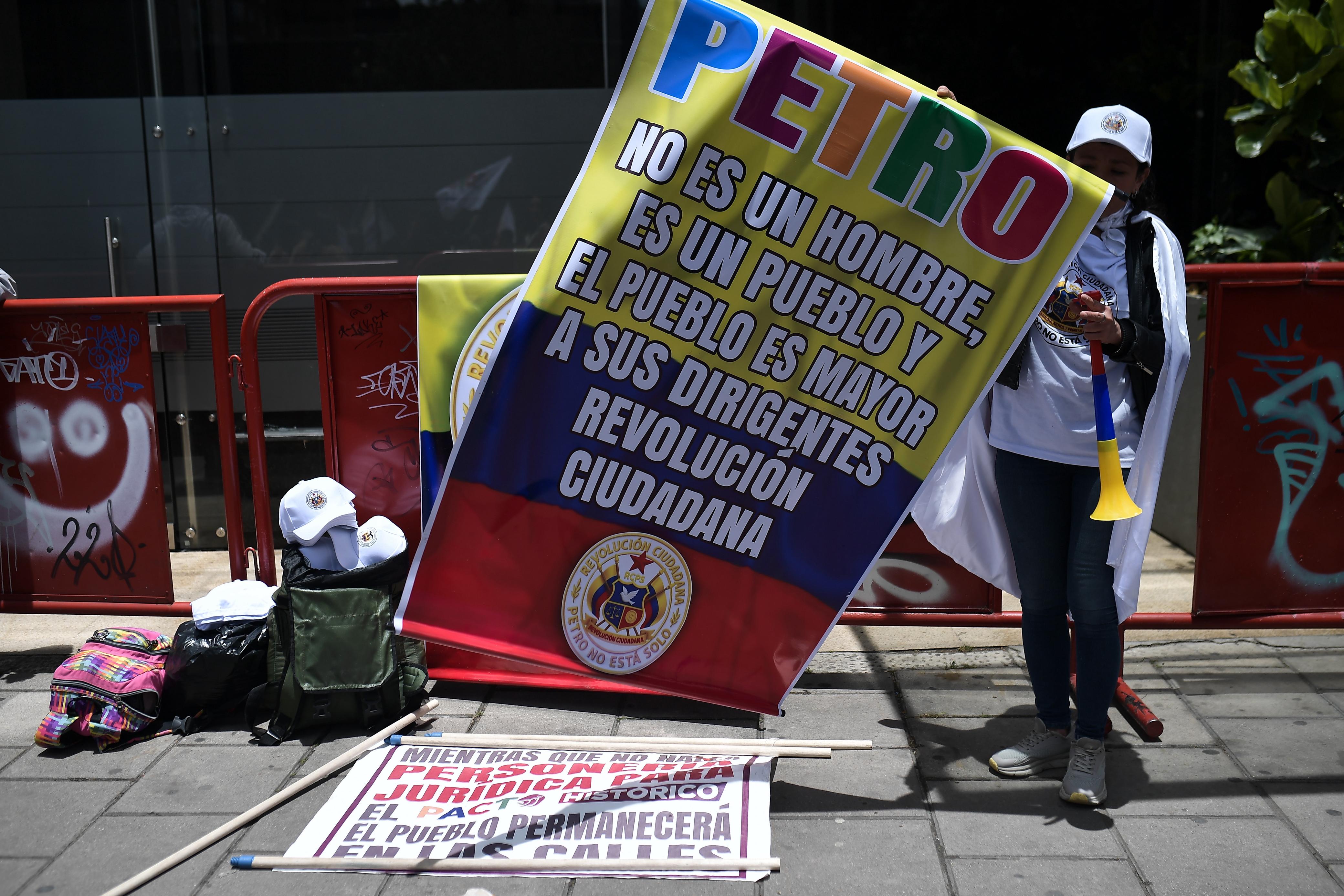 Así estuvo el plantón convocado por el petrismo frente al Consejo Nacional Electoral.