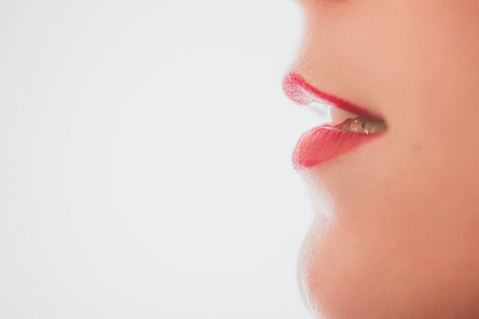 Piel: ¿Por qué los labios se secan y qué vitaminas les hace falta para evitarlo?