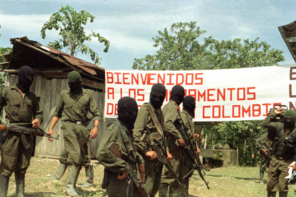 En agosto, el porcentaje de quienes consideraban que el manejo a la guerrilla estaba mejorando era del 27 %. En octubre ese número quedó en 17 %.