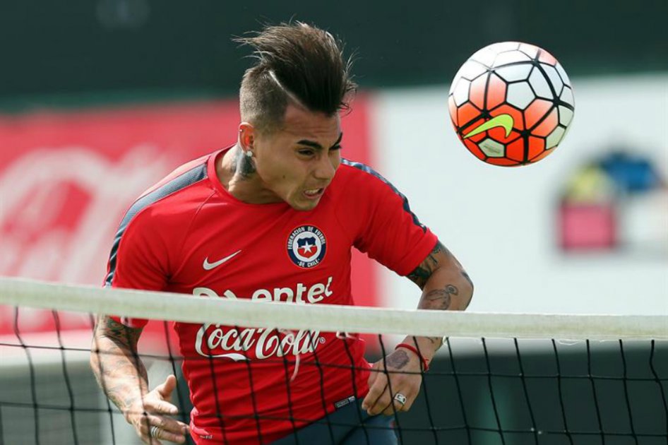 Eduardo Vargas es duda para jugar ante Colombia