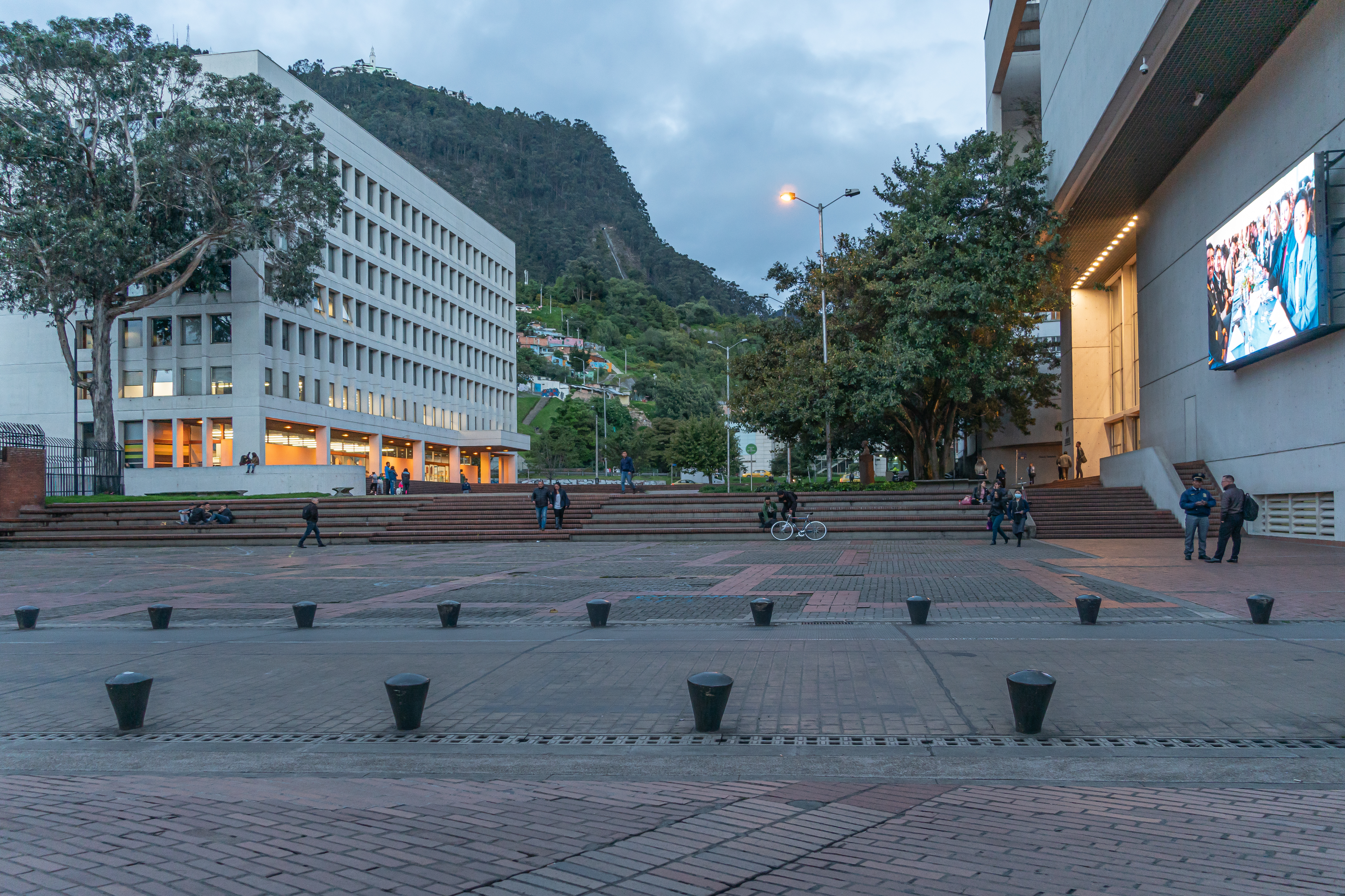 Utadeo presenta a Bogotá una obra de talla mundial del maestro venezolano Carlos Cruz-Diez