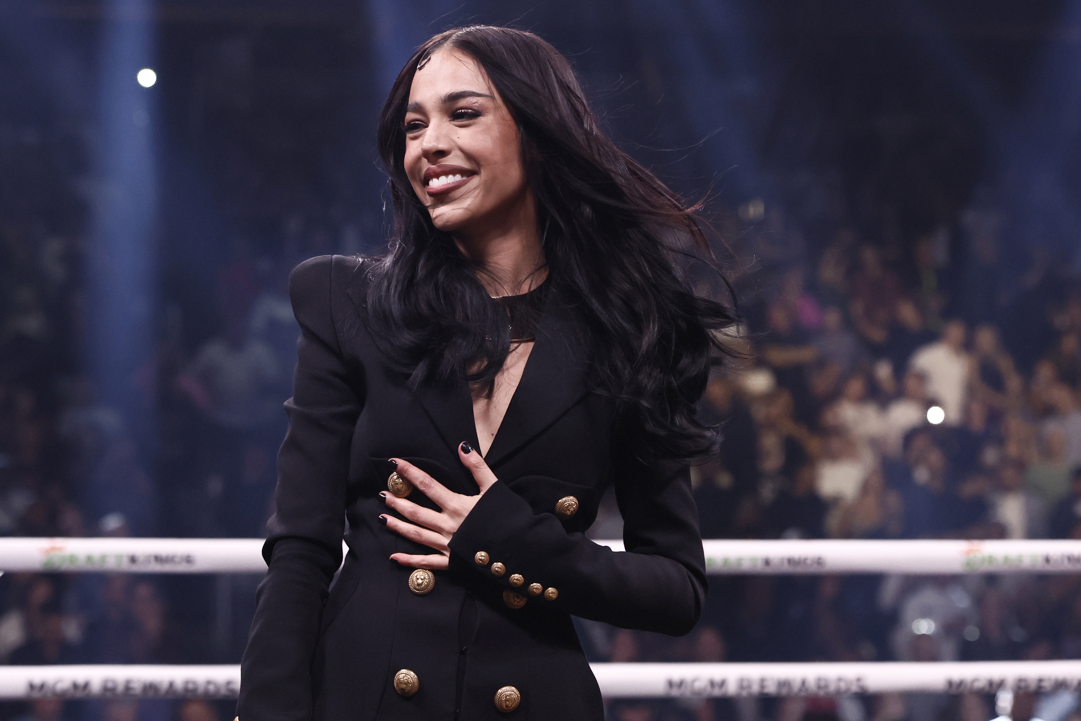 Danna Paola: la artista que interpretó el himno mexicano en la pelea de Canelo