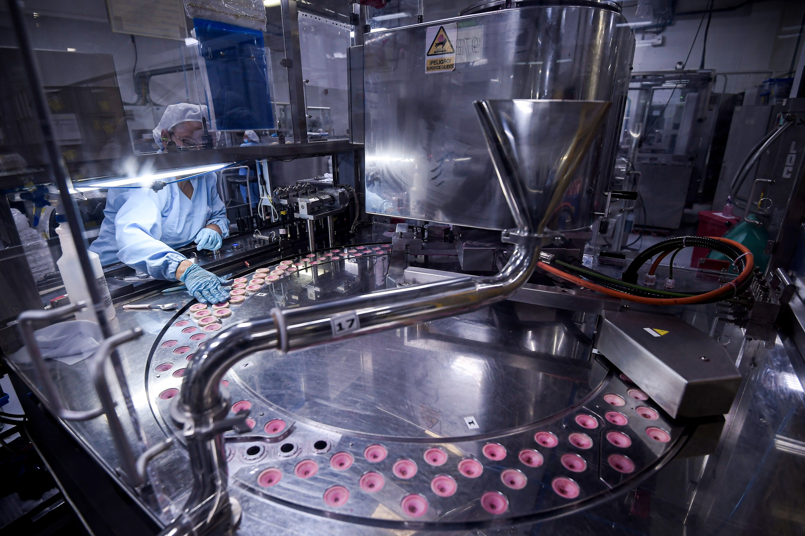 La marca le fabrica maquillaje a más de 120 empresas locales, 1.500 internacionales, exporta a más de 15 países (Estados Unidos, Centroamérica y el Caribe) y produce 6 millones de unidades de maquillaje al año. / Mauricio Alvarado
