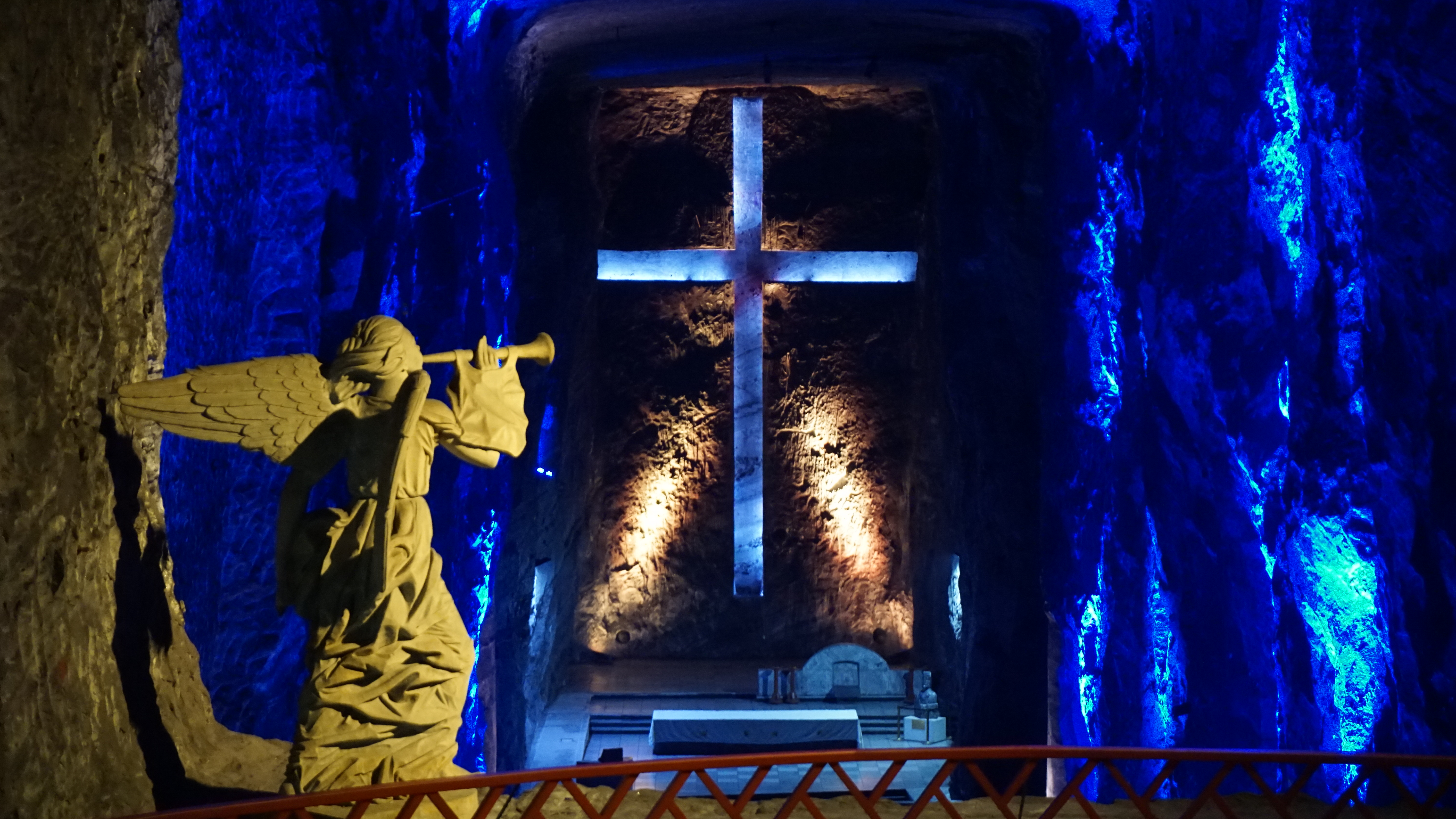 La Catedral de Sal de Zipaquirá es una joya arquitectónica, histórica, cultural y
religiosa.
