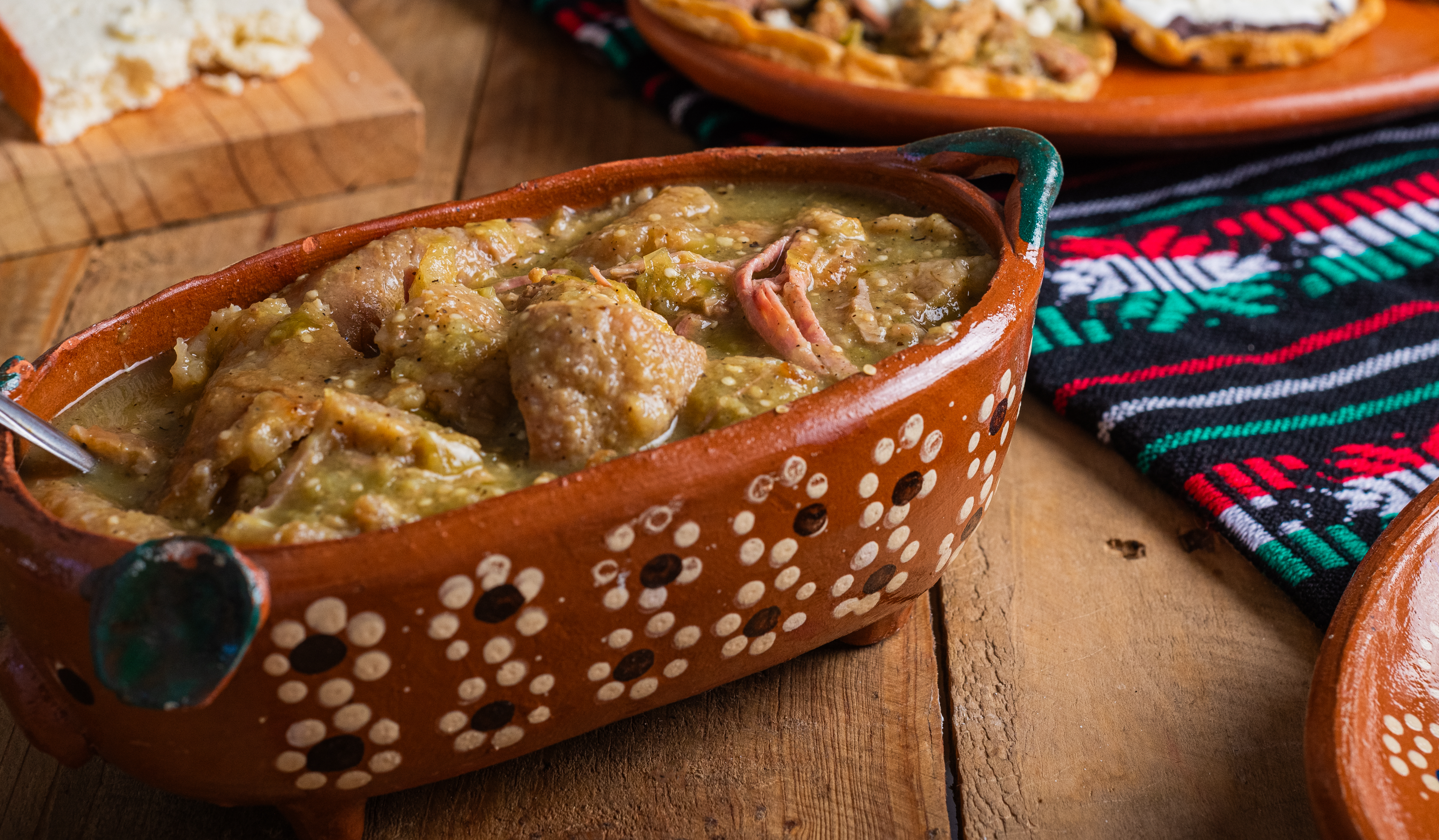 Aquí está el paso a paso para preparar migas de chicharrón