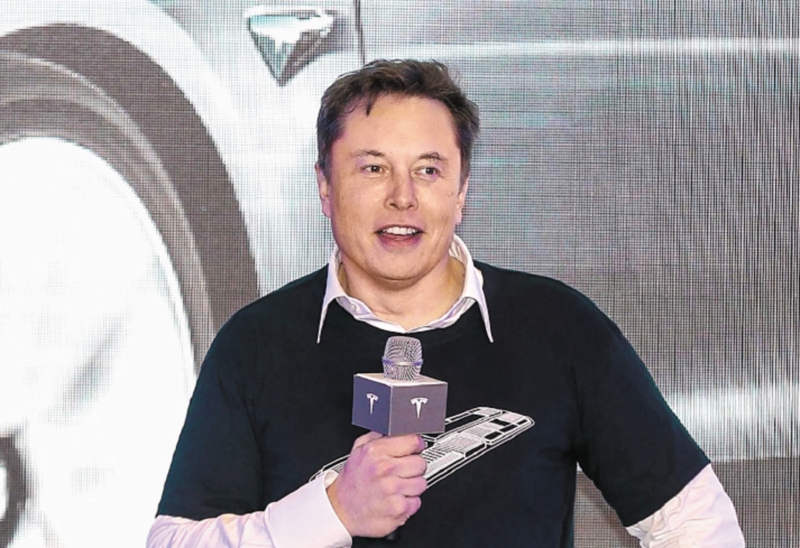 Tesla congela las contrataciones, Musk apunta a recorte del 10%