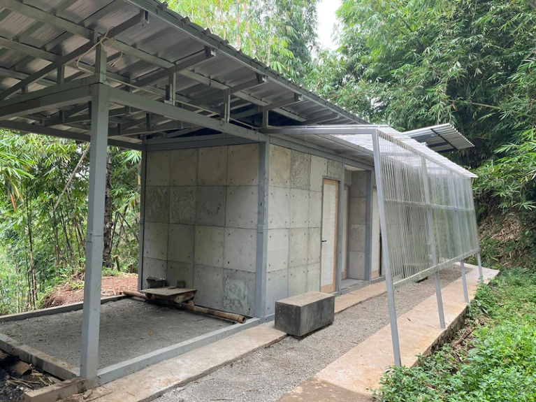 Esta es la primera casa del mundo hecha con concreto mezclado con pañales