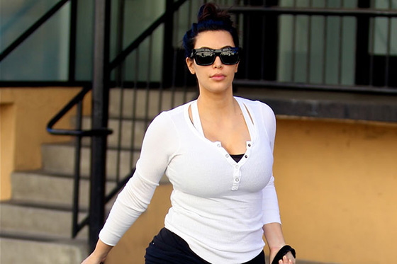 La actriz y modelo Kim Kardashian sigue un estricto plan de ejercicio para embarazadas