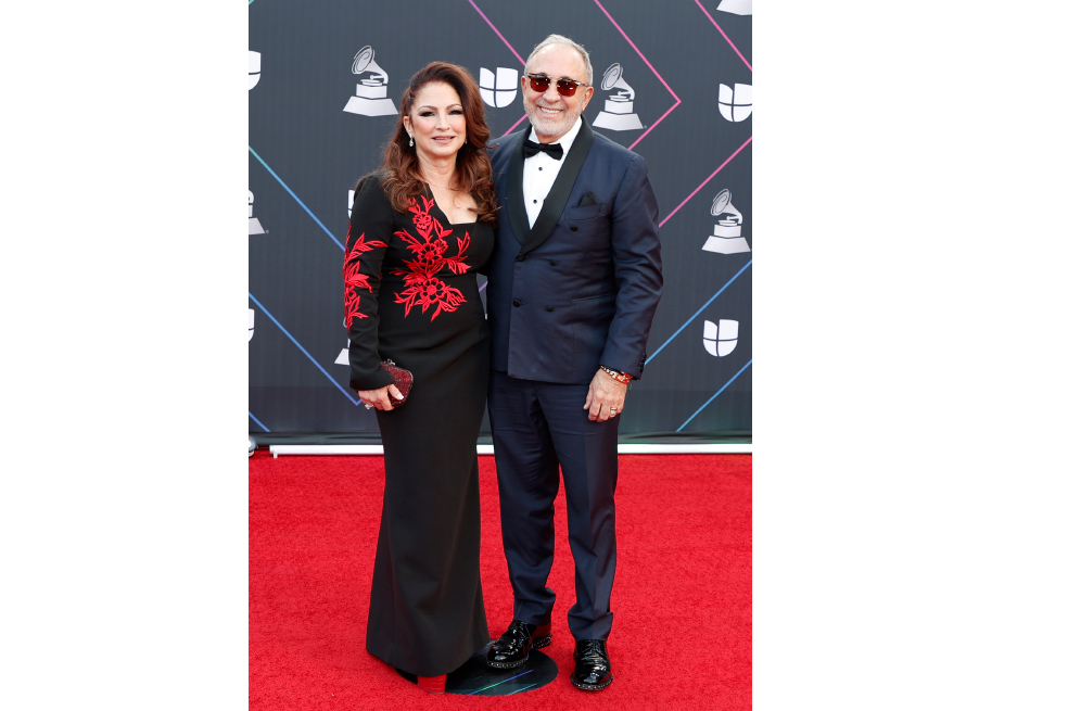 Estos fueron los 'looks' de algunos artistas en la alfombra roja de los Latín Grammy