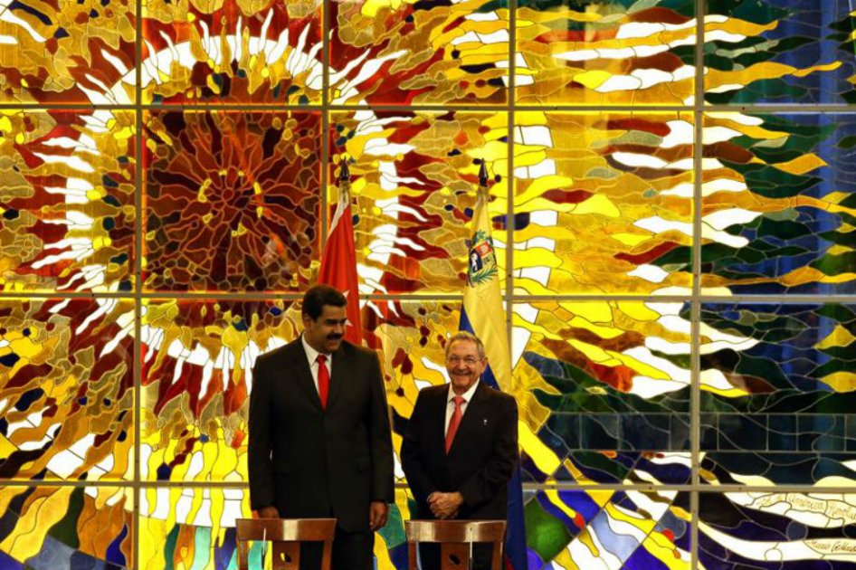 Cuba condecora a Maduro por su «valor, inteligencia y fe» ante arremetida de la oposición