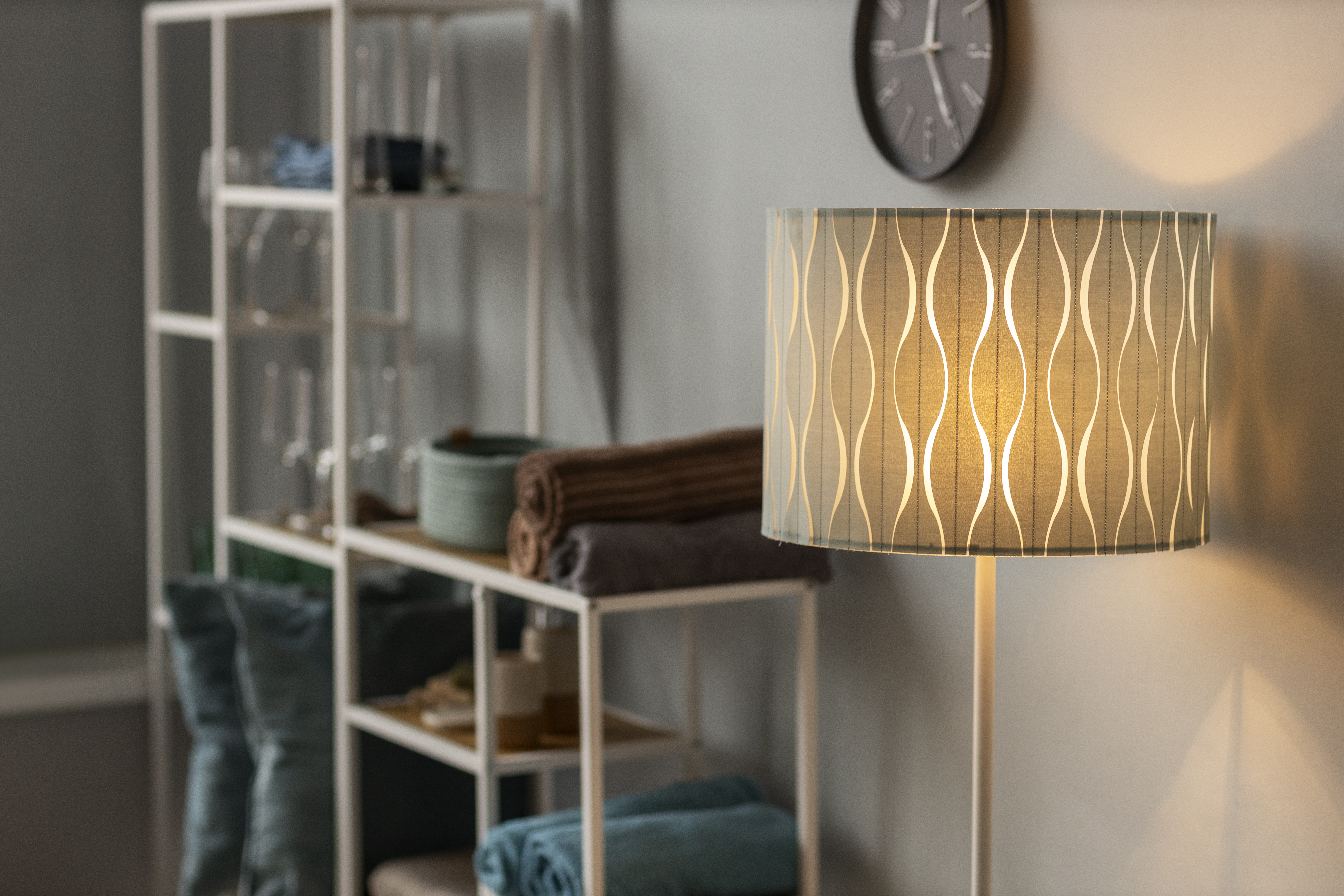 Ideas para decorar espacios de la casa con lámparas de pie