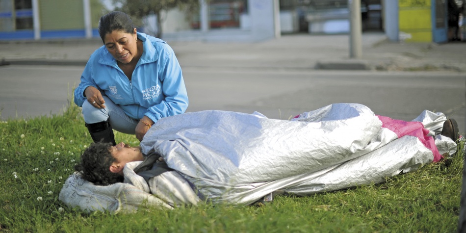 Bernarda Camacho, la mujer que recorre las calles de Bogotá para salvar vidas