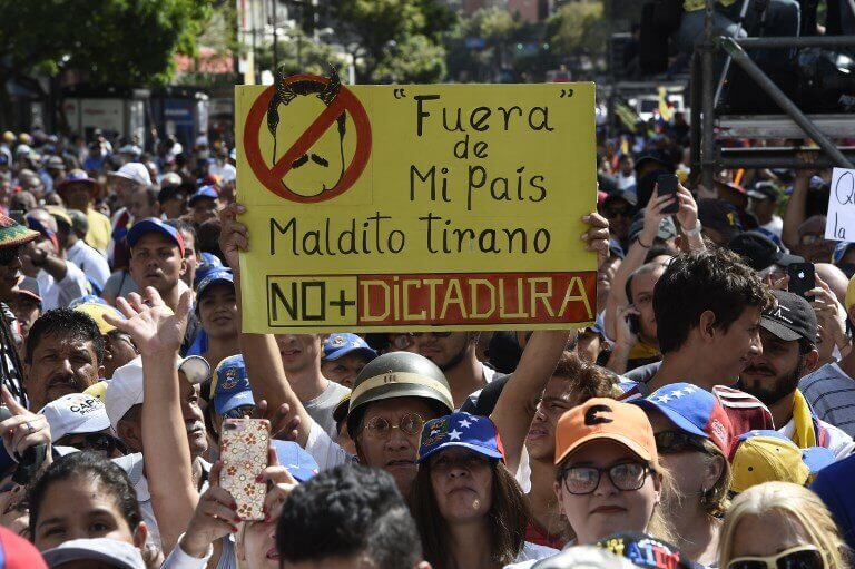 Venezolanos marchan para exigir entrada de ayuda bloqueada por Maduro