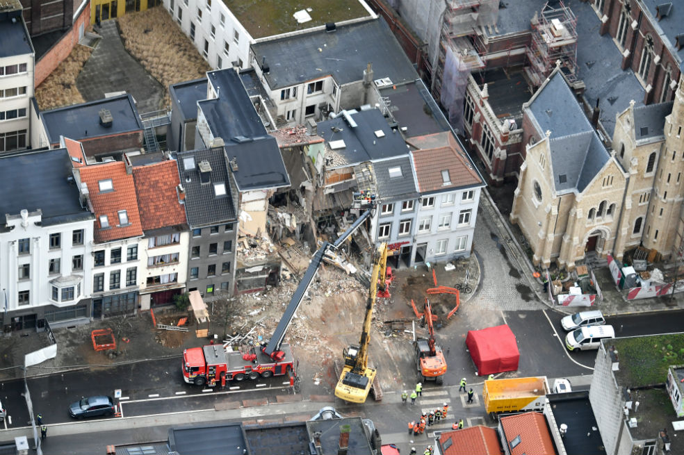 Dos muertos tras explosión por aparente acumulación de gases en Bélgica