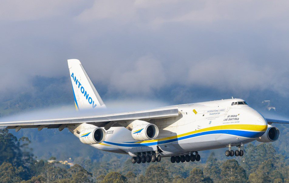 El avión más grande del mundo llegó a Colombia, y está en Antioquia ¿qué trajo?