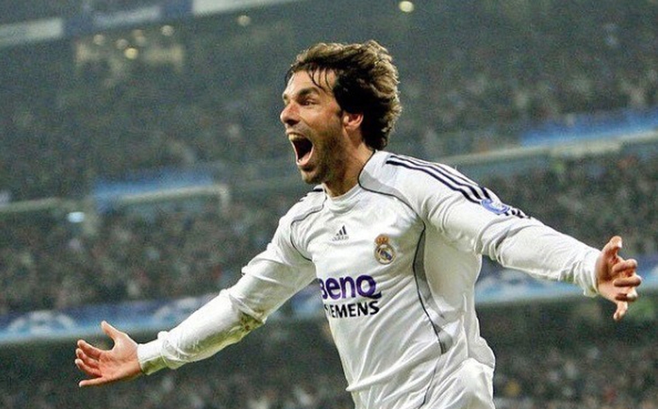Van Nistelrooy empezó su carrera como director técnico en el fútbol profesional
