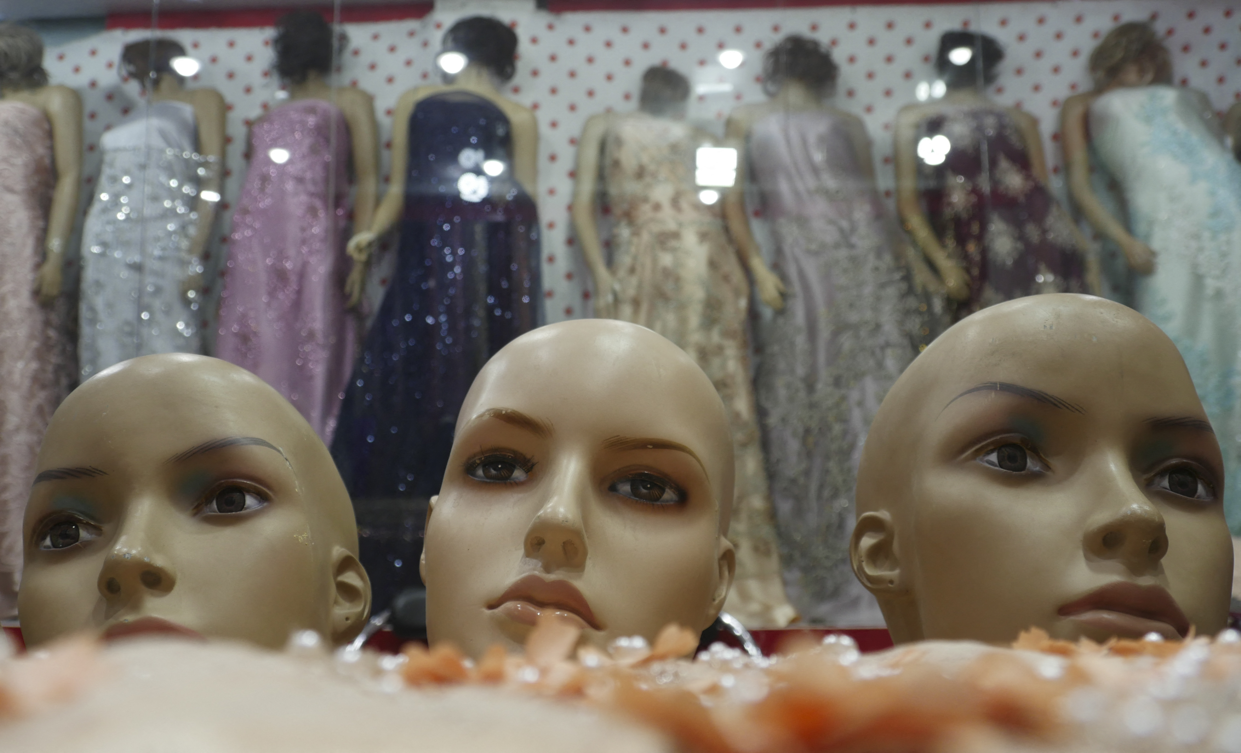 ¿Por qué los talibanes ordenaron decapitar a los maniquíes de las tiendas de ropa?