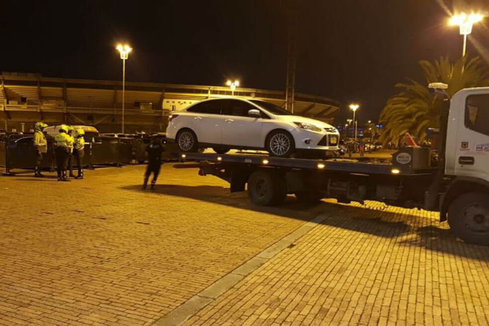 Inmovilizaron 25 carros mientras sus dueños estaban en concierto en el Movistar Arena