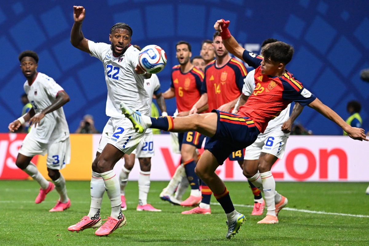 Spain's defender #22 Pau Cubarsi (R) misses the ball during the 2026 World Cup Group H football match between Spain and Cape Verde at the Atlanta Stadium in Atlanta on June 15, 2026. (Photo by ROBERTO SCHMIDT / AFP)