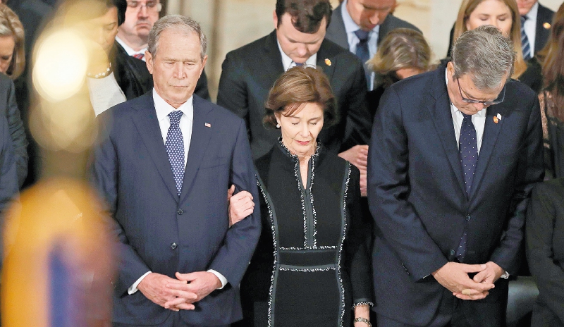 La dos caras de George H.W. Bush