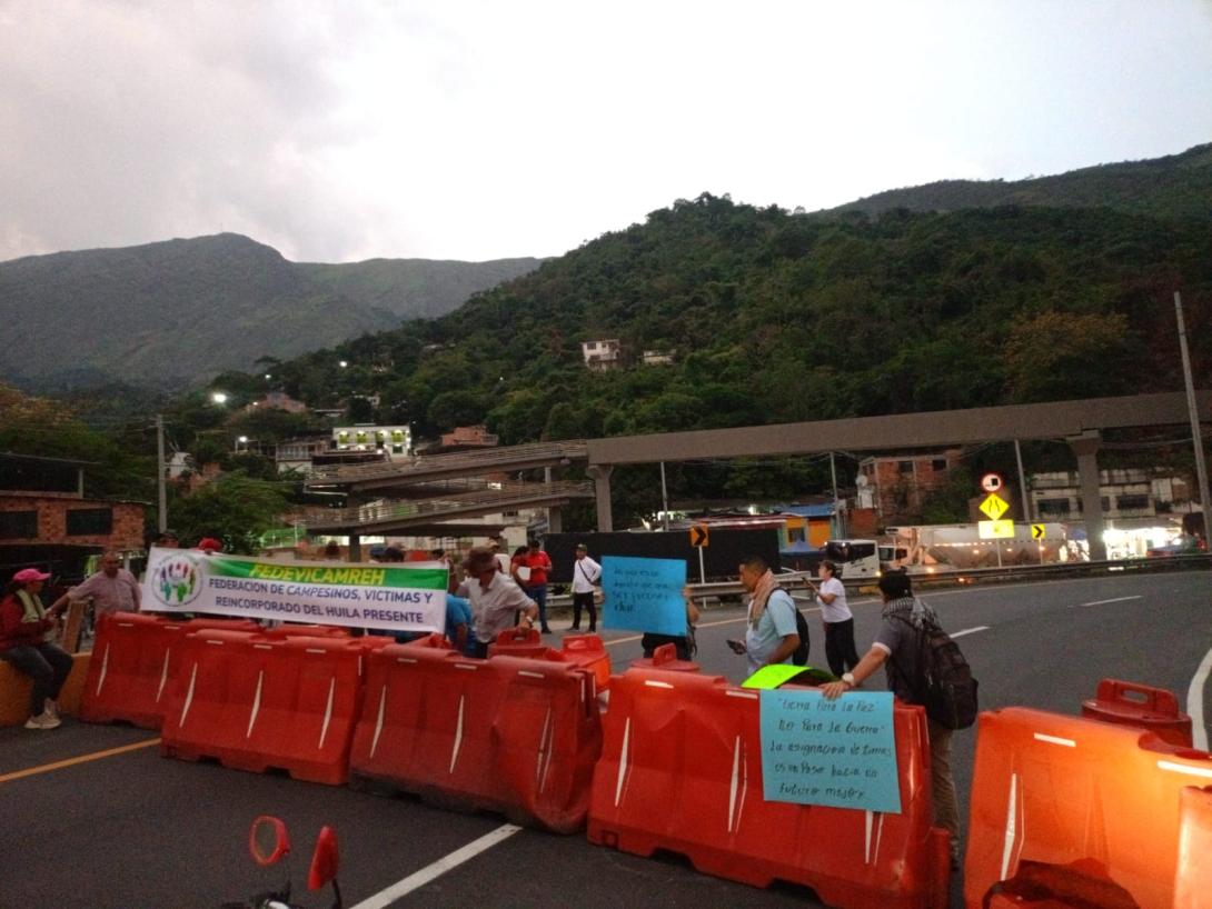 Manifestantes bloquearon vía Melgar – Bogotá, en Boquerón, ¿cuál es la razón?