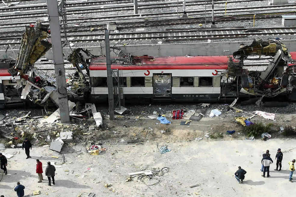 Atentado del 11 de marzo, reconstrucción de cuatro trenes llenos de dolor