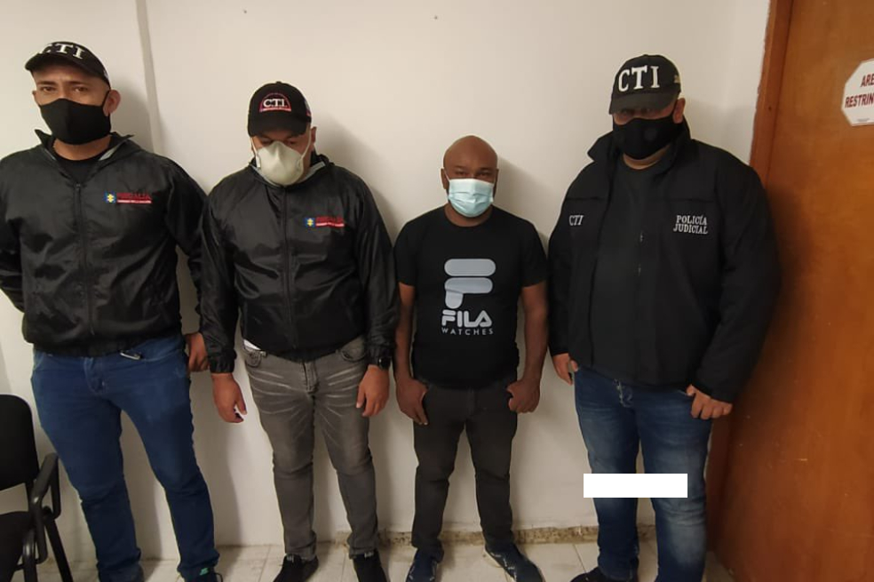 Locutor que fue capturado por golpear a su pareja en Atlántico aceptó cargos