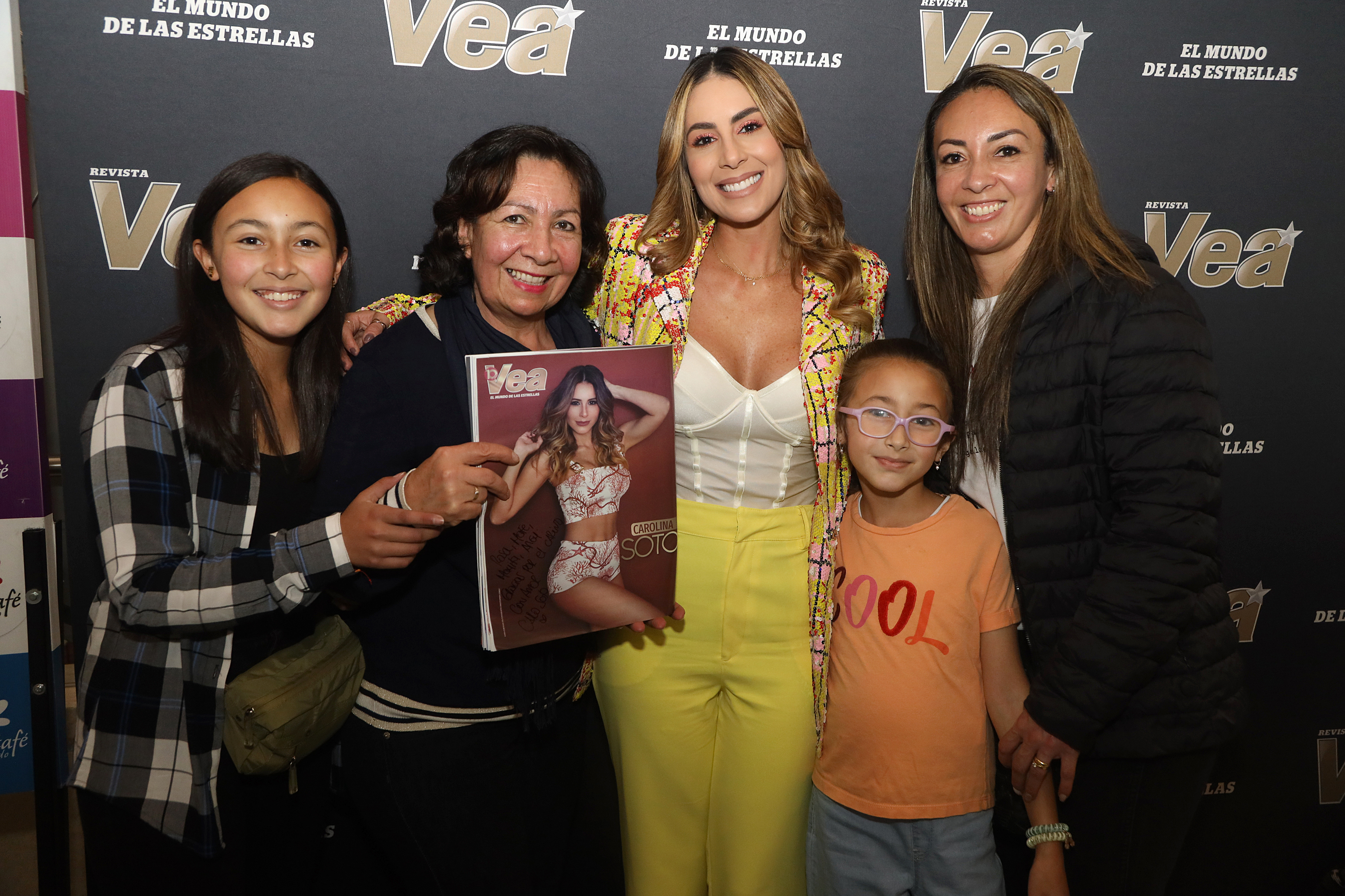 Carolina Soto firma de autógrafos en Centro Comercial Santafé