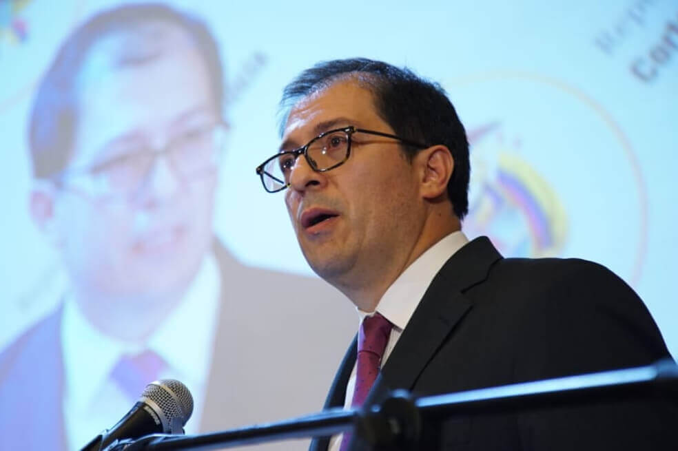Fiscal general confirma que viajó a San Andrés con su hija, pero dice que él pagó todo